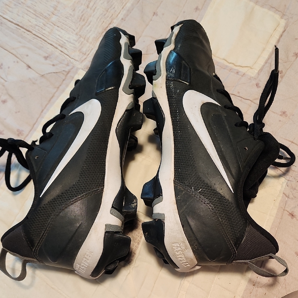 Nike Black and White Men's Cleats (Fastflex, Troutman) - Picture 7 of 7